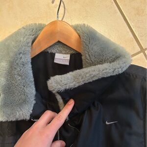 Nike Women's Black Jacket vest with Faux Fur Trim